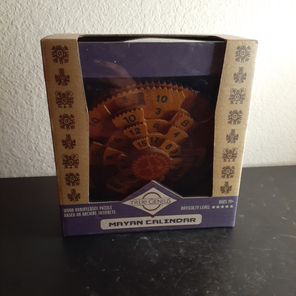 GORGEOUS NEW IN BOX 6" Wooden Mayan Calender. - Picture 4 of 5